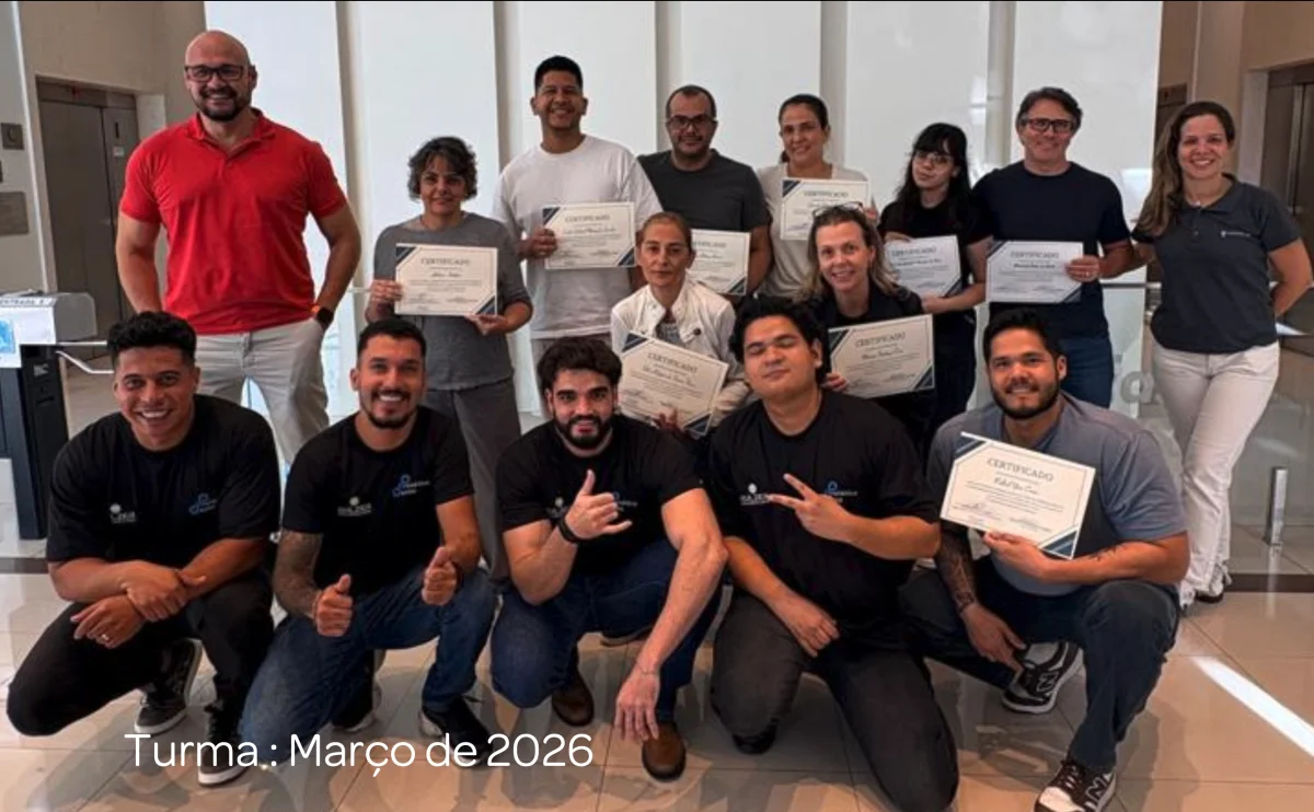 Entrega de certificados da turma de Campinas realizada pela equipe Protética Dente em março de 2026