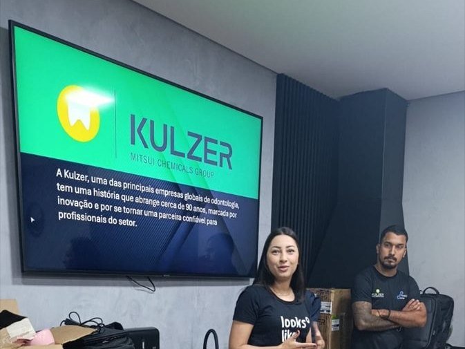 Apresentação de peças e cases para a turma durante a imersão presencial